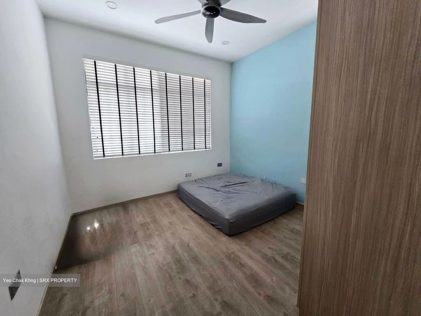 Charlton 18 (D19), Terrace #558270701